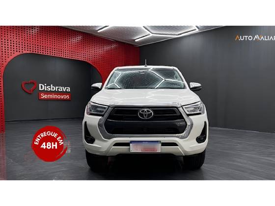 TOYOTA HILUX 2.8 D-4D TURBO DIESEL CD SRX 4X4 AUTOMÁTICO TOYOTA HILUX 2.8 D-4D TURBO DIESEL CD SRX 4X4 AUTOMÁTICO